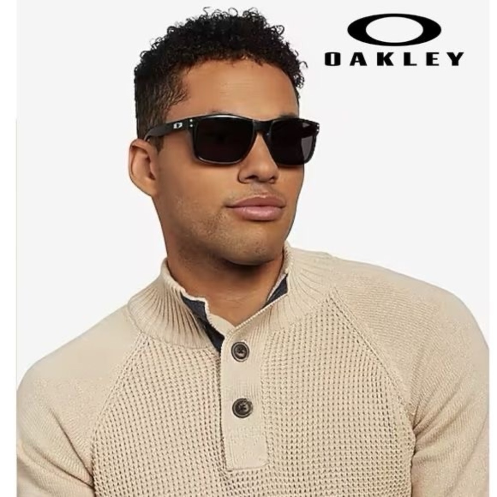 Authentic - Oakley Holbrook Sunglasses - Ikon Black Polarized Lenses
